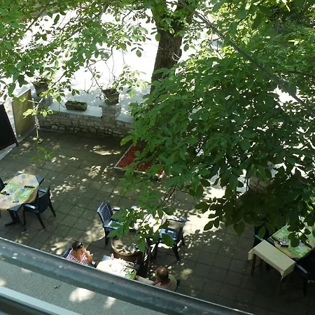 De La Gare Ferrières